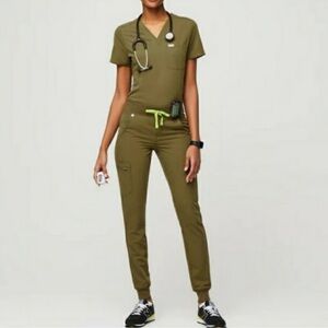 Set of Figs Catarina one pocket top and Zamora jogger pants in Martini Olive